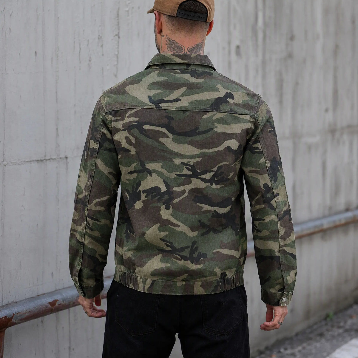 Men's Military Style Camouflage Zip-Up Jacket with Chest Pockets