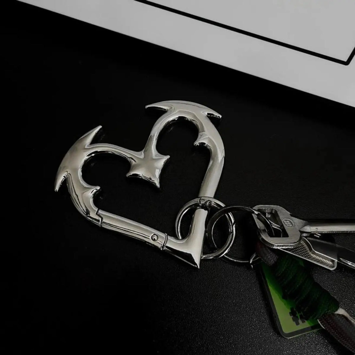Gothic Heart-Shaped Zinc Alloy Carabiner Keychain