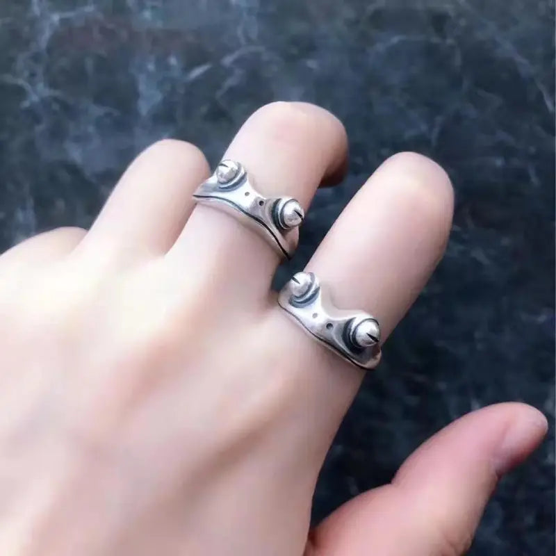 GGIRL Personalized Stainless Steel Vintage Frog Ring Cute Little Frog Ring Adjustable Opening for Men and Women,Unique Couple Ring, Quirky Movable Tongue Frog Design, Creative Novelty Statement Ring, Ideal Gift for Friends on Birthday Daily Halloween